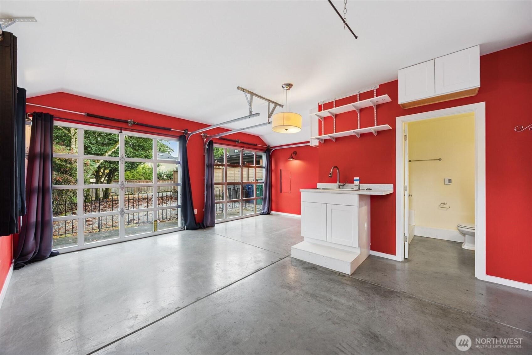 KIRKLAND, Washington, 98033, United States, 4 Bedrooms Bedrooms, ,3 BathroomsBathrooms,Residential,For Sale,1995728