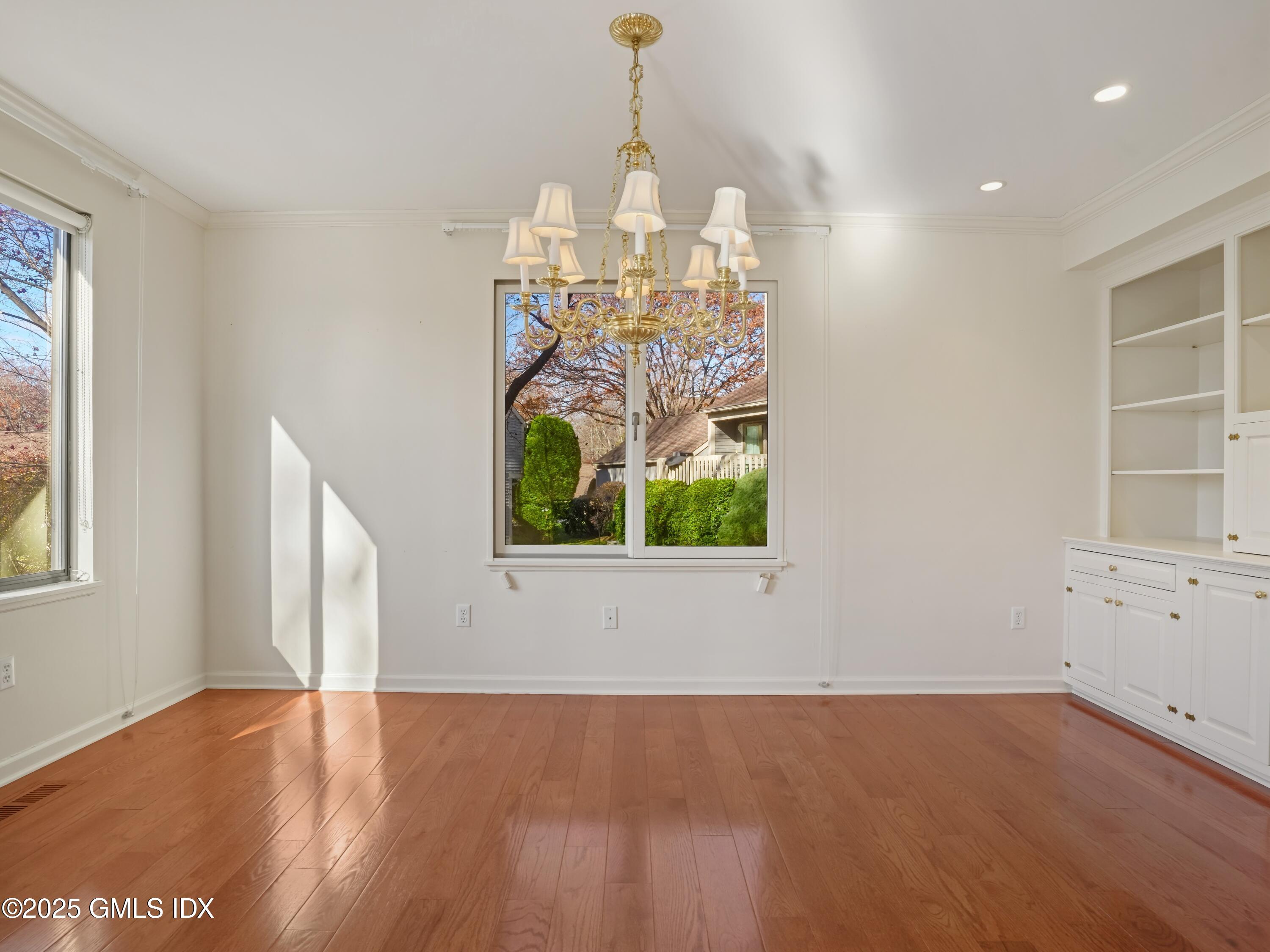 Greenwich, Connecticut, 06831, United States, 3 Bedrooms Bedrooms, ,3 BathroomsBathrooms,Residential,For Sale,2001670