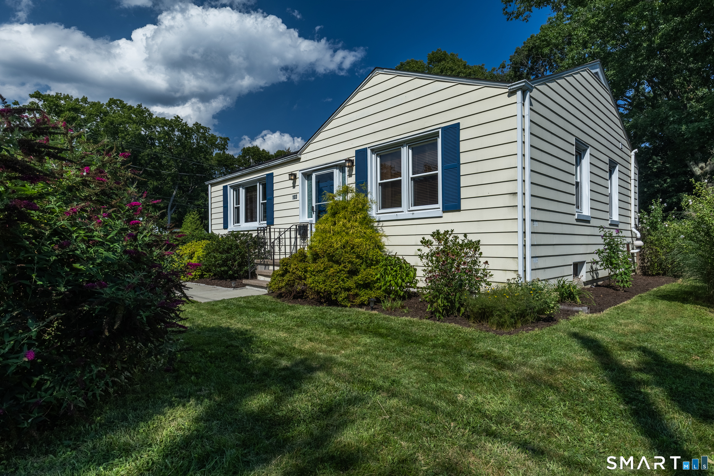 Richmond Ave, West Haven, CT 06516 #1