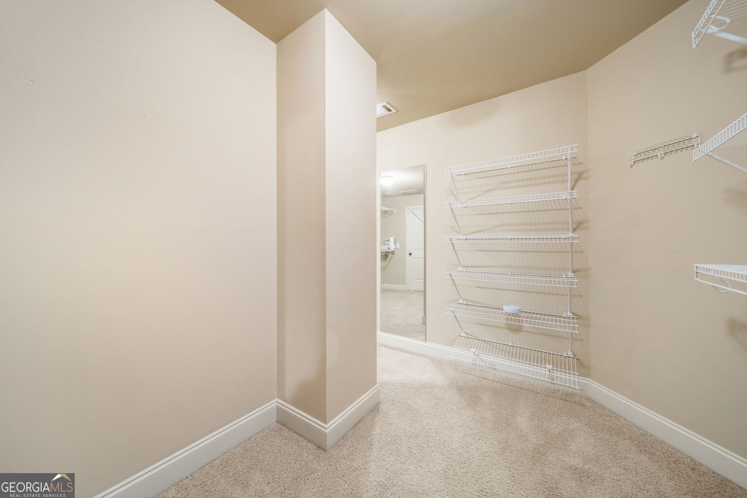 Snellville, Georgia, 30078, United States, 4 Bedrooms Bedrooms, ,5 BathroomsBathrooms,Residential,For Sale,1992513