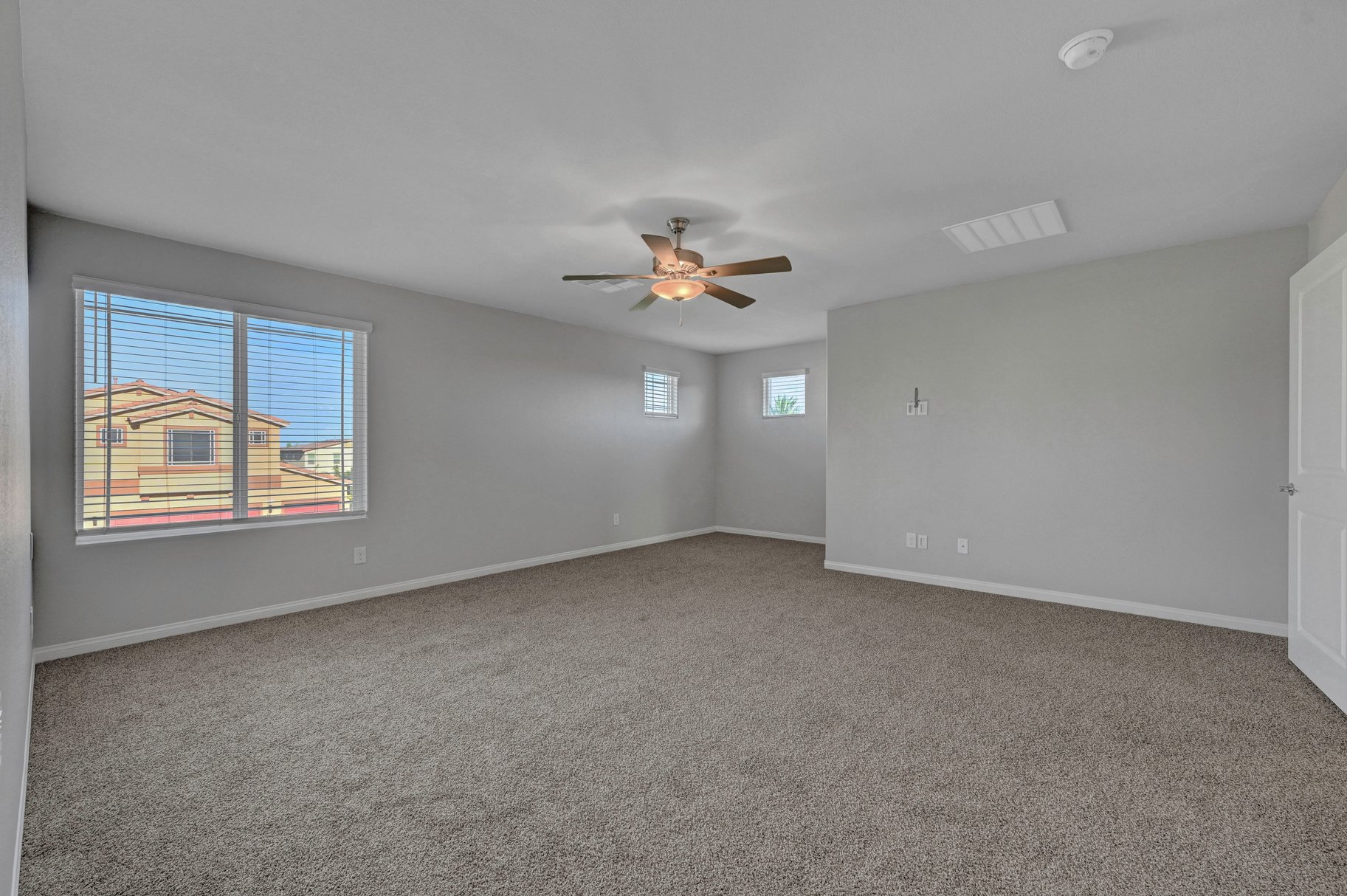  Spacious Valley Vista 5BR with Loft, 3-Car Garage & Premium Lot Size - 物件實景