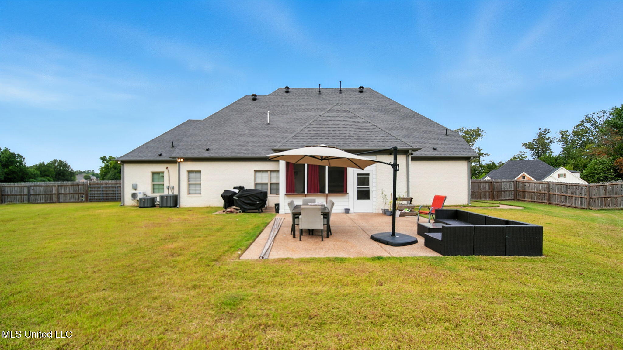 Hernando, Mississippi, 38632, United States, 4 Bedrooms Bedrooms, ,3 BathroomsBathrooms,Residential,For Sale,1978429