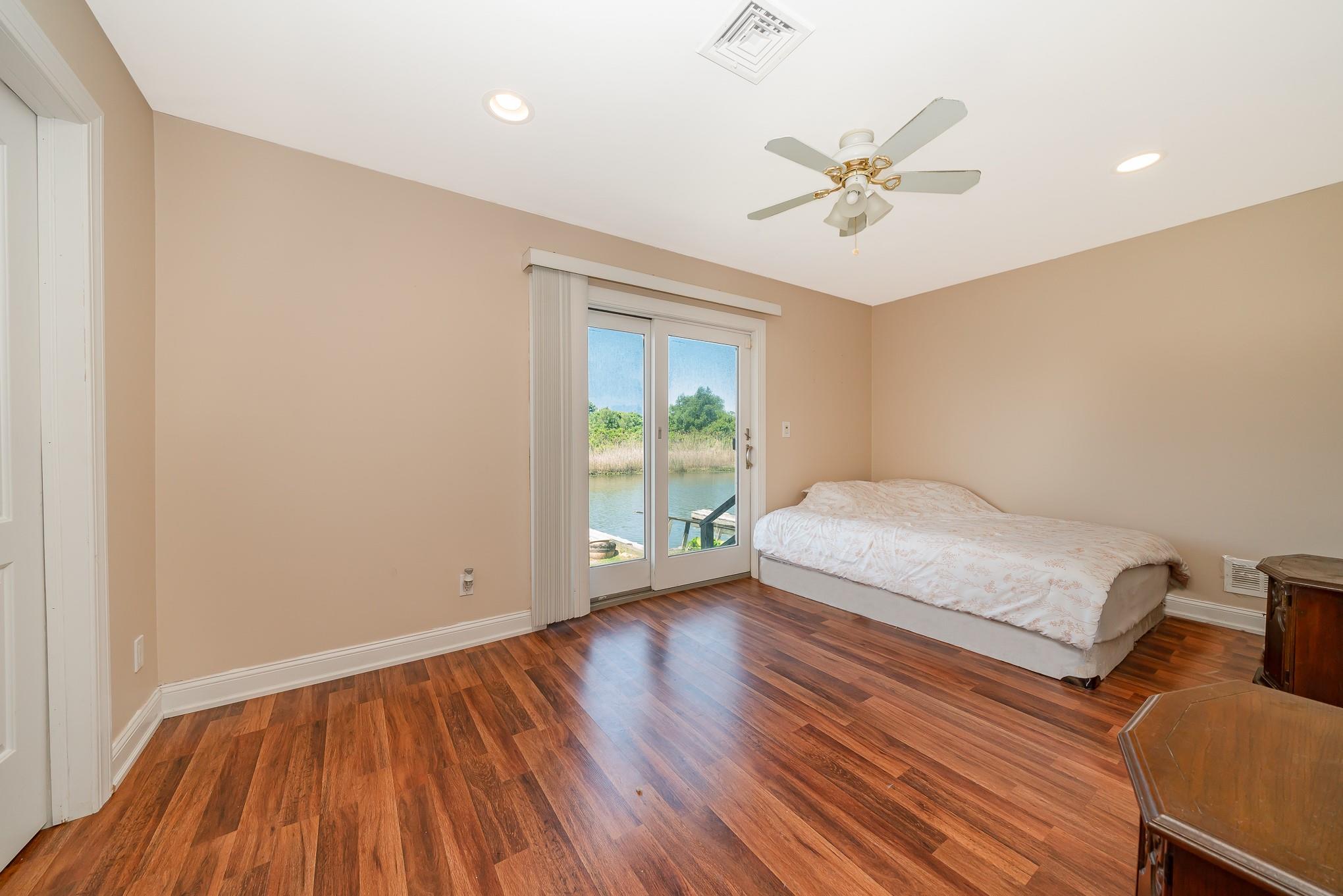 Seaford, New York, 11783, United States, 5 Bedrooms Bedrooms, ,3 BathroomsBathrooms,Residential,For Sale,1943505