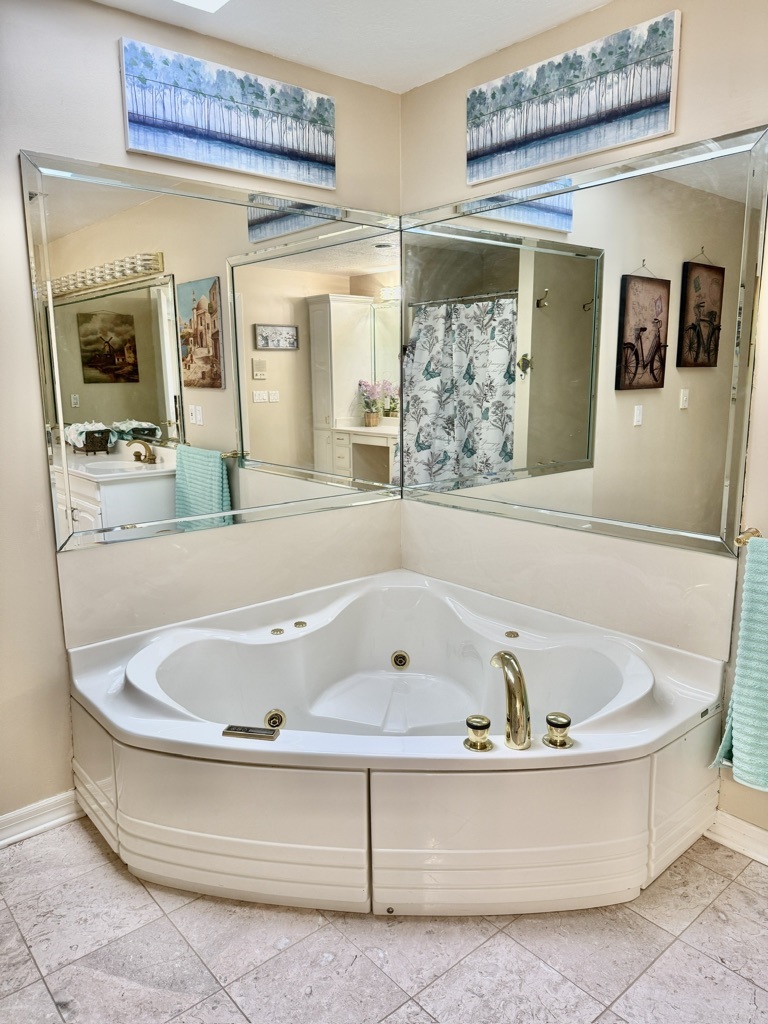 Union City, Tennessee, 38261, United States, 5 Bedrooms Bedrooms, ,6 BathroomsBathrooms,Residential,For Sale,1974158