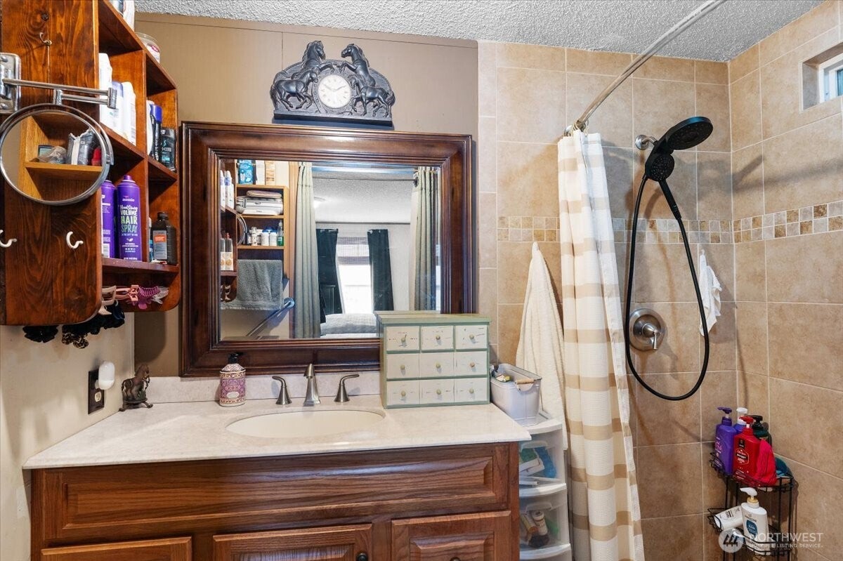 Yelm, Washington, 98597, United States, 3 Bedrooms Bedrooms, ,Residential,For Sale,1974407