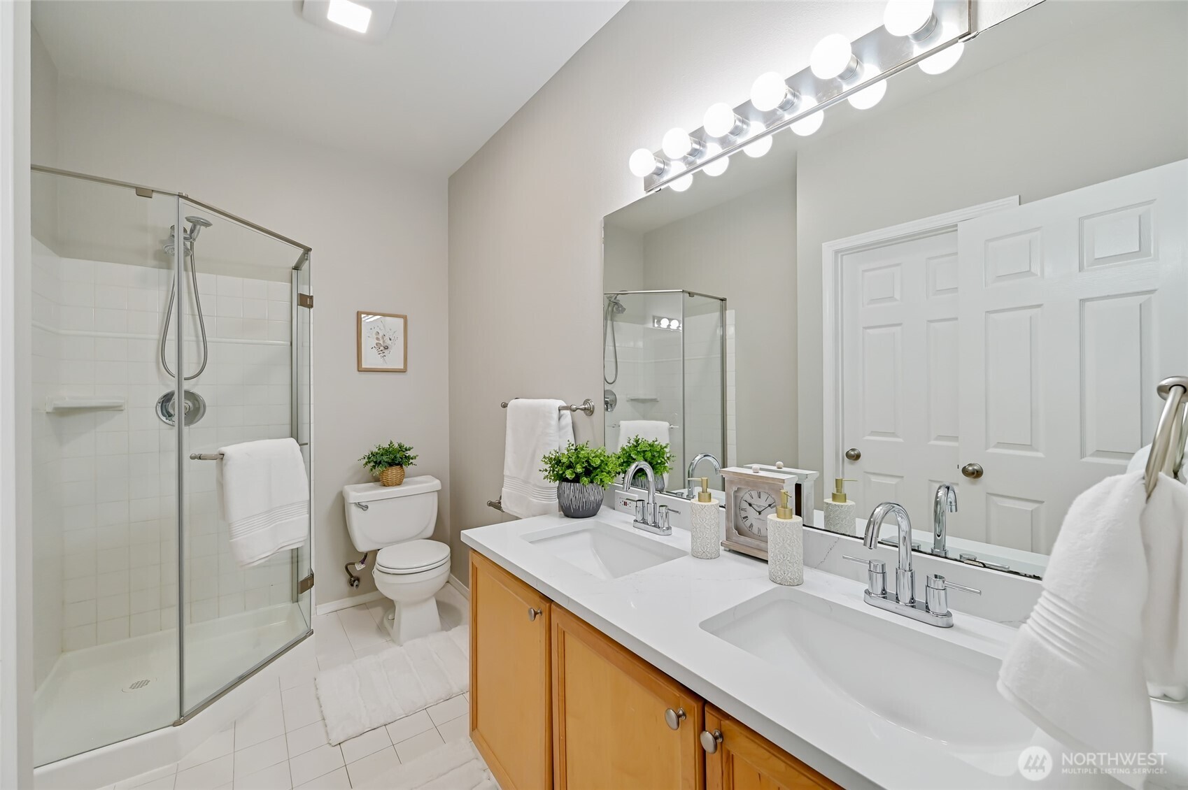 Bothell, Washington, 98011, United States, 2 Bedrooms Bedrooms, ,1 BathroomBathrooms,Residential,For Sale,1933100