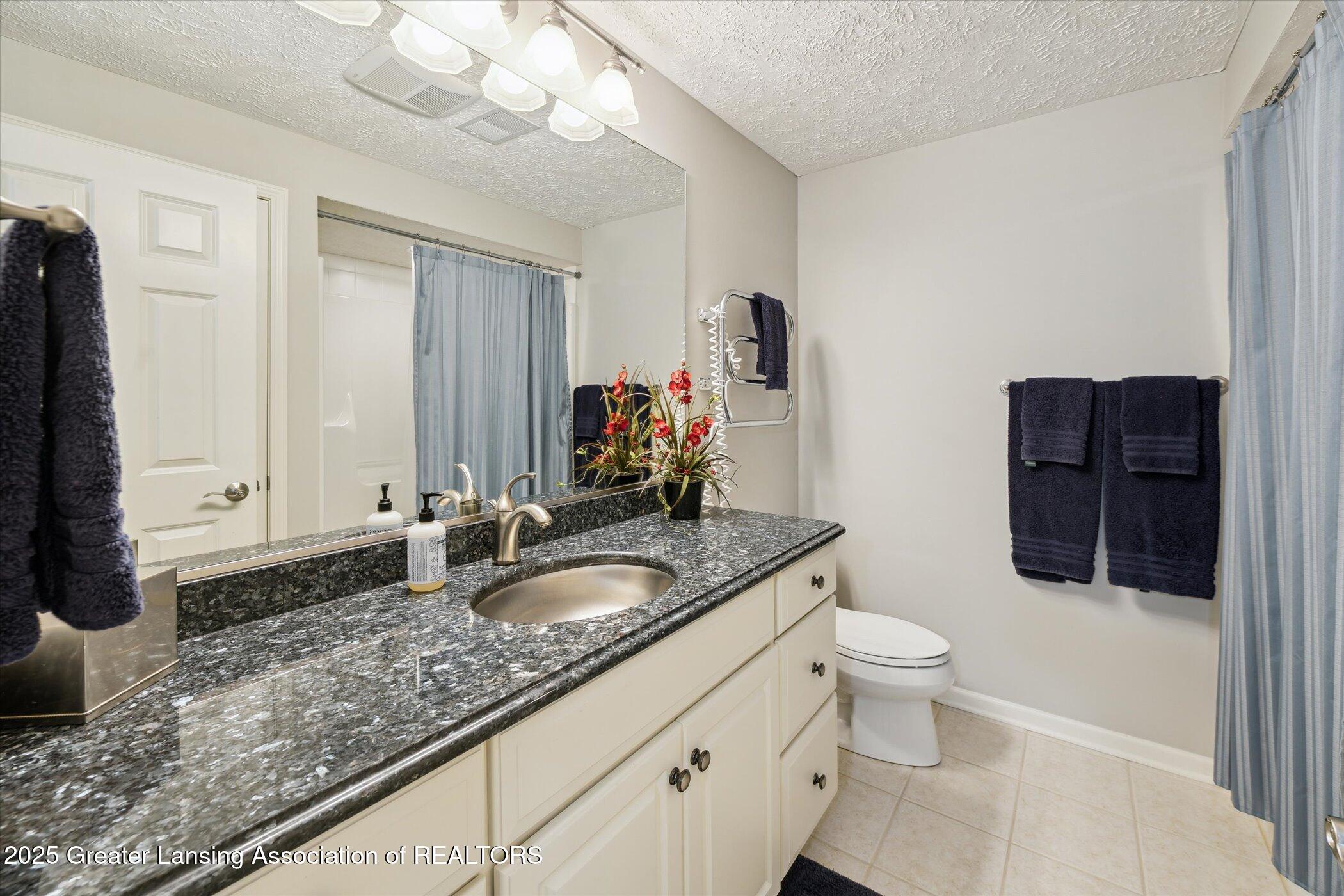 Bath, Michigan, 48808, United States, 4 Bedrooms Bedrooms, ,3 BathroomsBathrooms,Residential,For Sale,1890488
