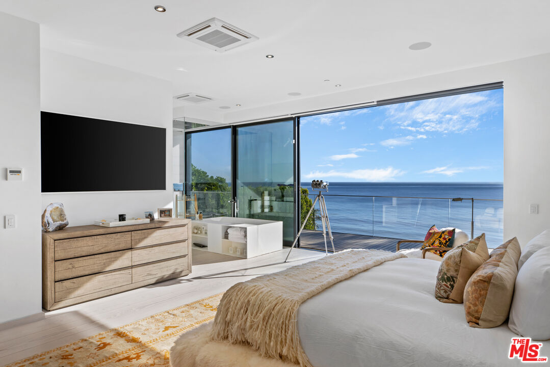 Malibu, California, 90265, United States, 3 Bedrooms Bedrooms, ,4 BathroomsBathrooms,Residential,For Sale,1746173