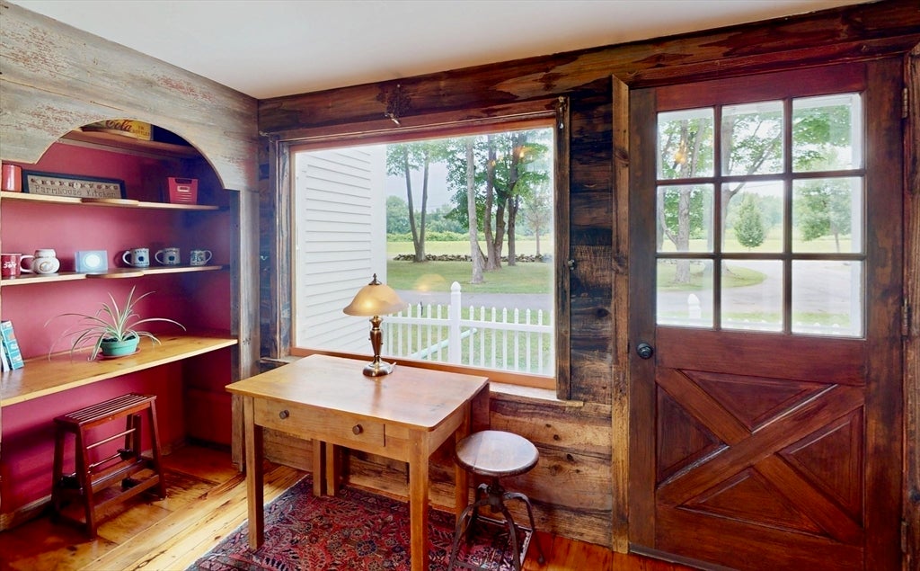 Hadley, Massachusetts, 01035, United States, 5 Bedrooms Bedrooms, ,3 BathroomsBathrooms,Residential,For Sale,1885251