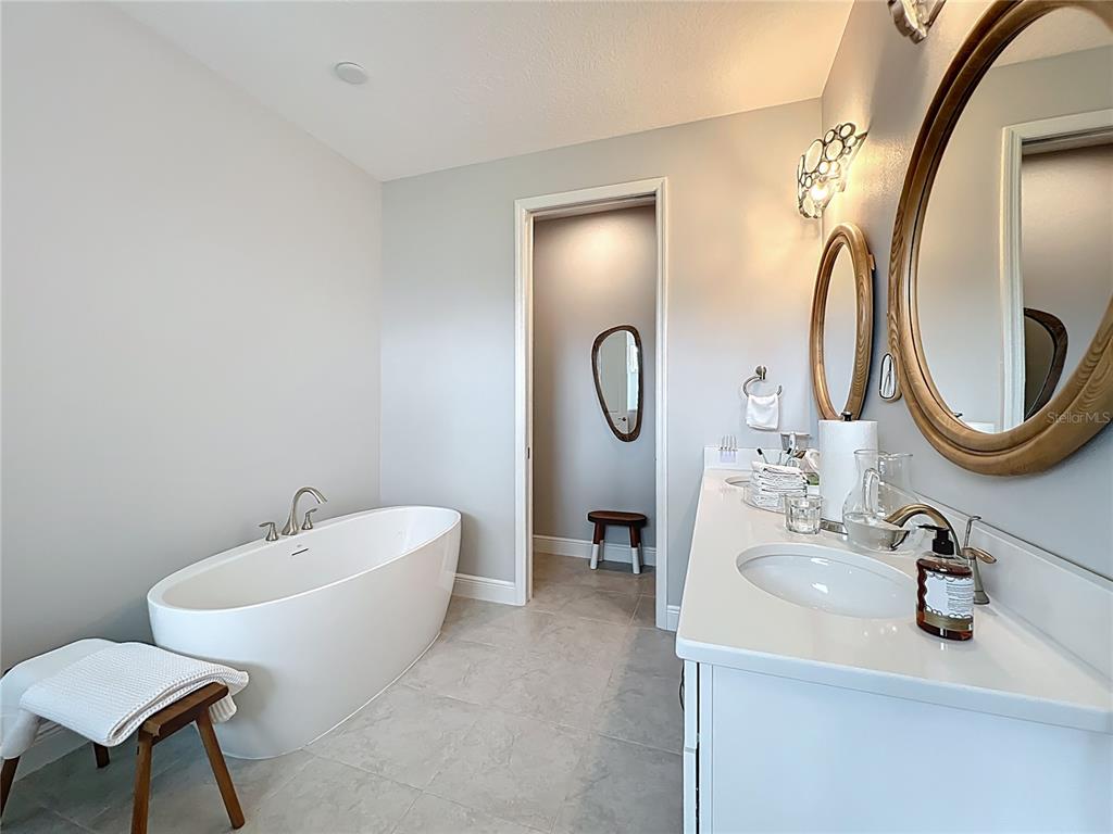 Groveland, Florida, 34736, United States, 5 Bedrooms Bedrooms, ,7 BathroomsBathrooms,Residential,For Sale,1906633