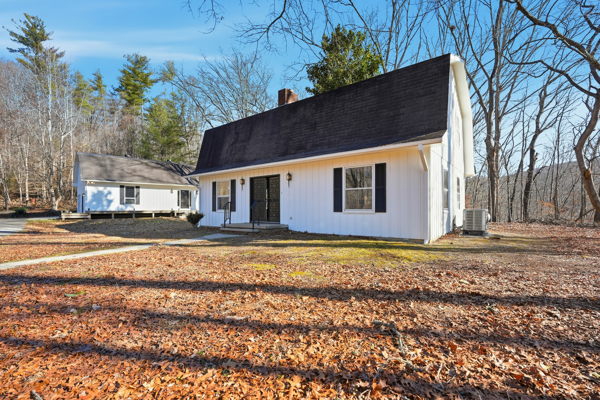 Middlesboro, Kentucky, 40965, United States, 3 Bedrooms Bedrooms, ,2 BathroomsBathrooms,Residential,For Sale,2012565