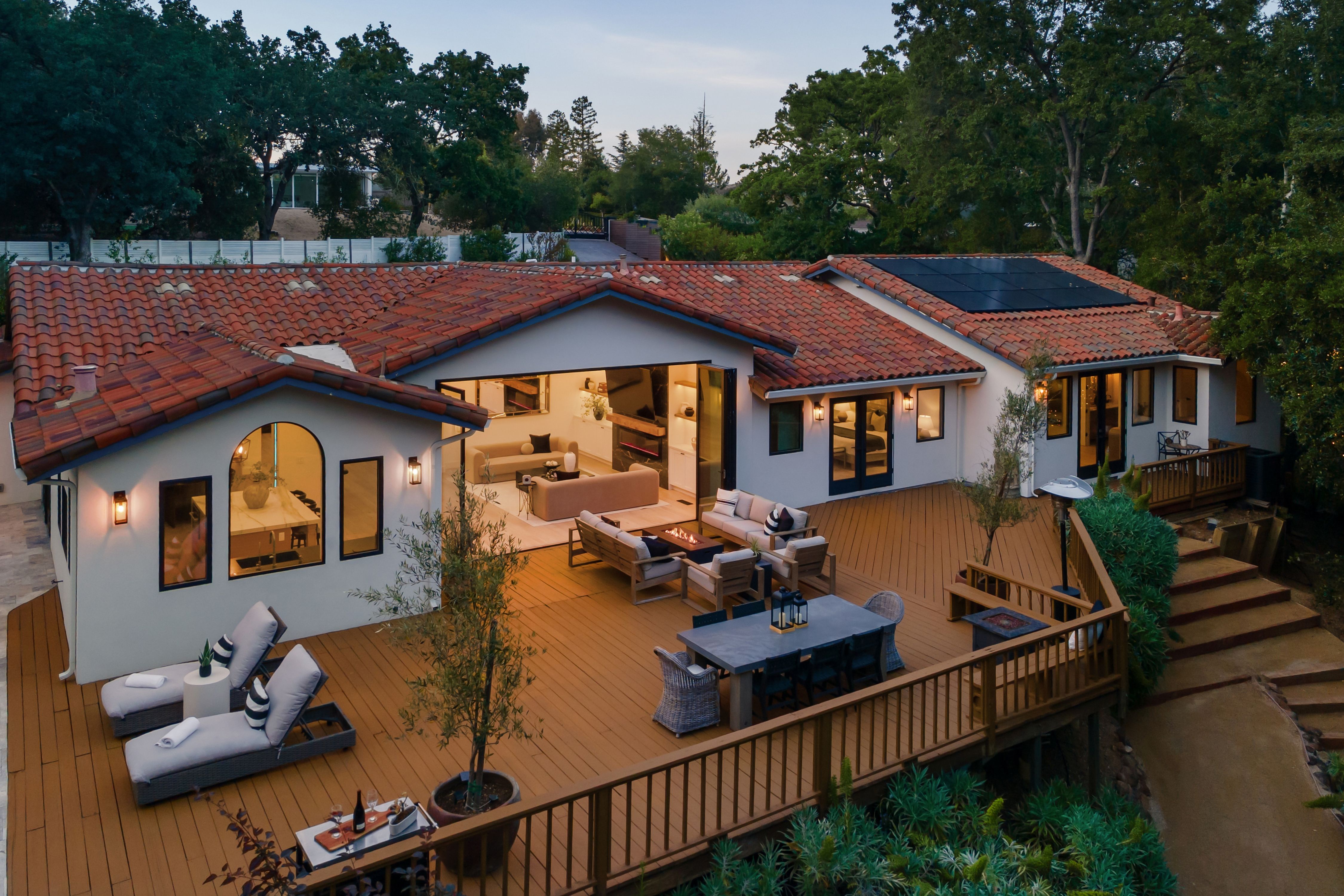  Private Gated Sanctuary With Expansive Outdoor Living - 物件實景