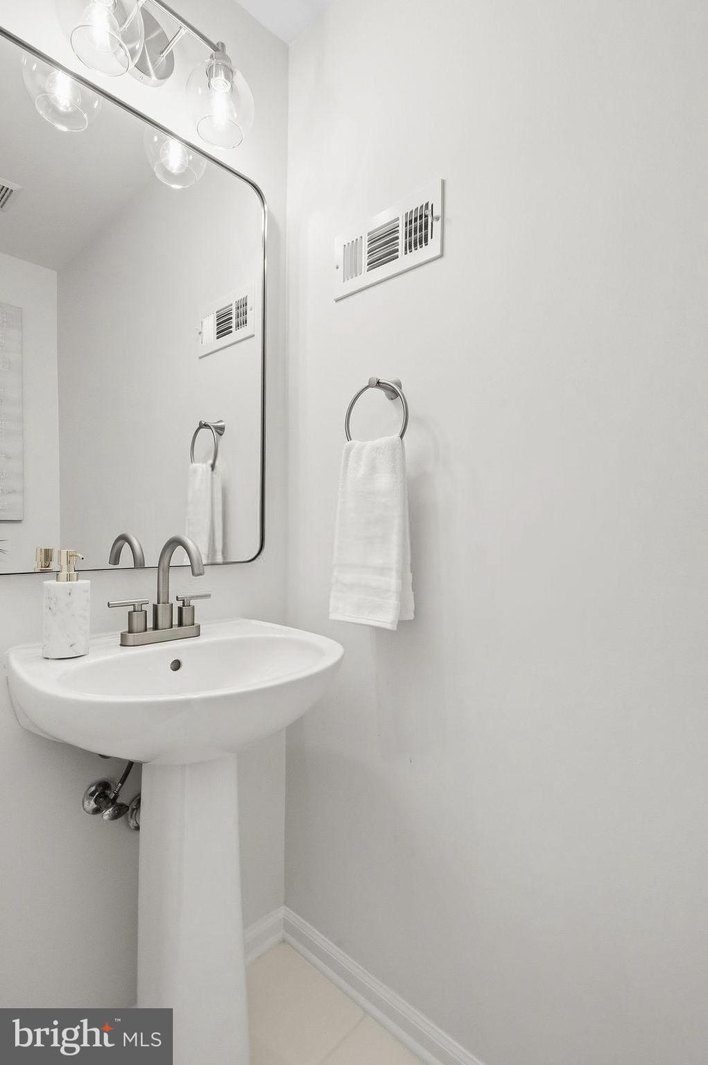 Fairfax, Virginia, 22033, United States, 3 Bedrooms Bedrooms, ,4 BathroomsBathrooms,Residential,For Sale,2048066