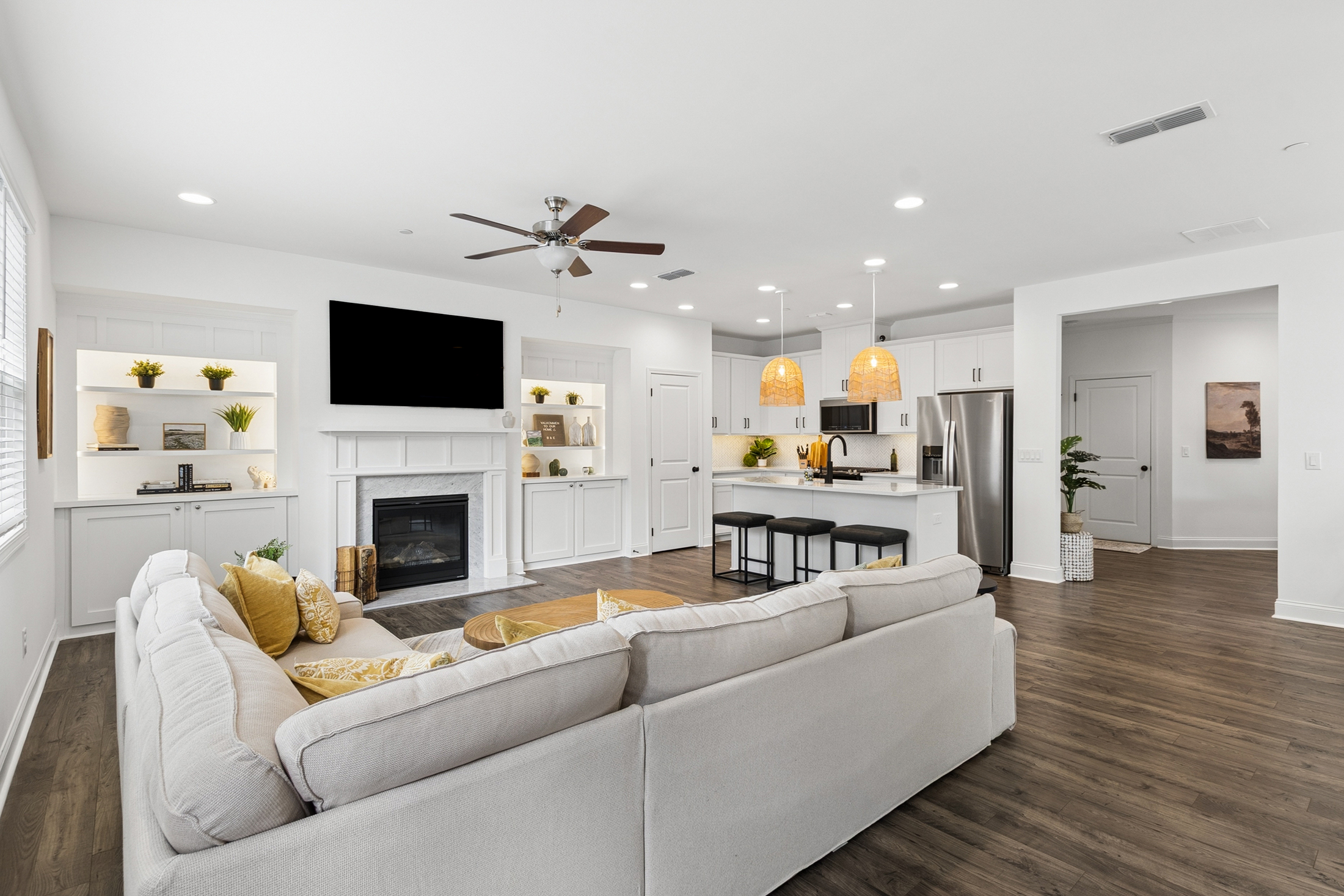  End-Unit, Craftsman Townhome with Custom Upgrades - 物件實景