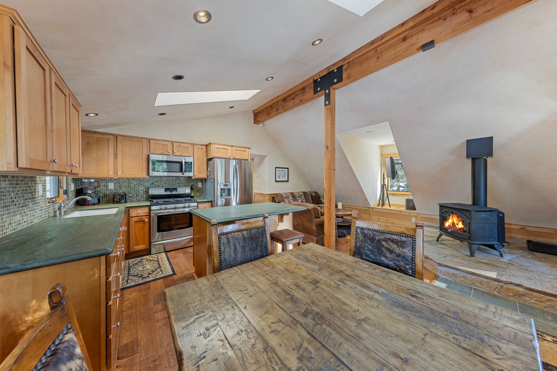  Gorgeous Tahoe Lodge next to open forest and close to everything - 物件實景