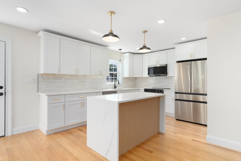 Attleboro, Massachusetts, 02703, United States, 3 Bedrooms Bedrooms, ,3 BathroomsBathrooms,Residential,For Sale,1908600