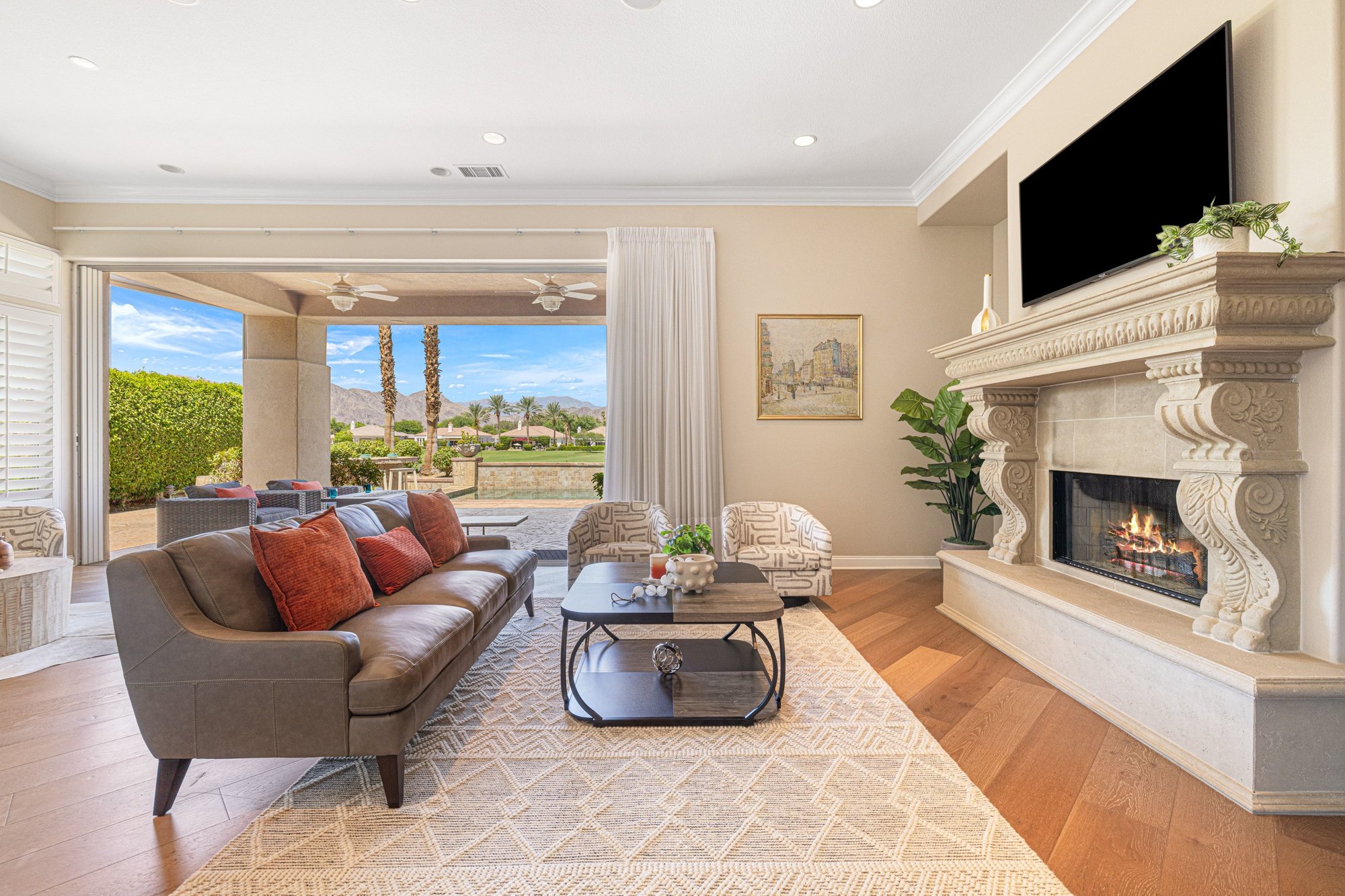  Golf Course Living With Designer Touches - 物件實景