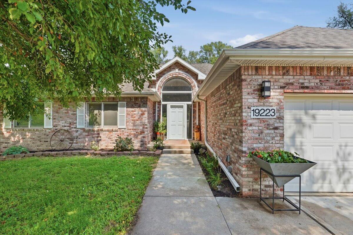 Hawthorne Ave, Council Bluffs, IA 51503