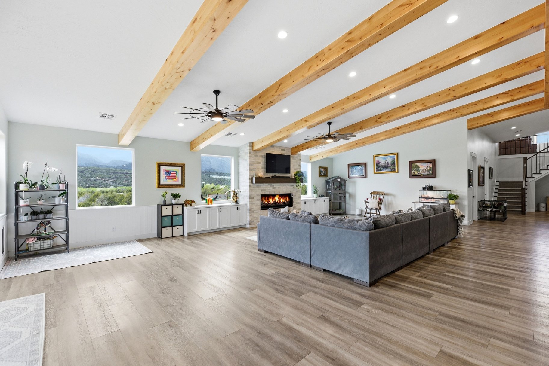  5 Acres • Two Homes In One • Horse Property With Flexible Living Options - 物件實景