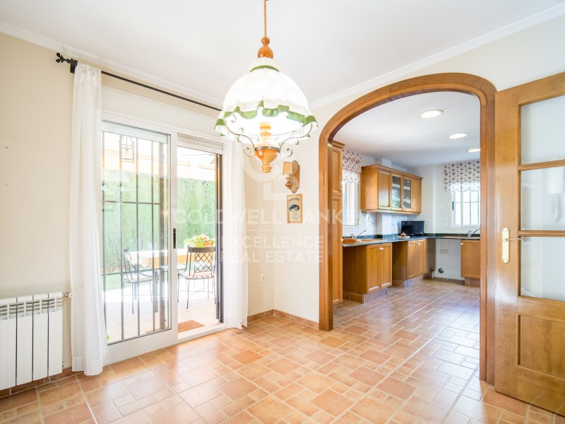 Valencia, Paterna, La Ca?ada Valencia, Paterna, La, Paterna, Comunidad Valenciana, ES, 5 Bedrooms Bedrooms, ,3 BathroomsBathrooms,Residential,For Sale,Valencia, Paterna, La Ca?ada Valencia, Paterna, La,1672423