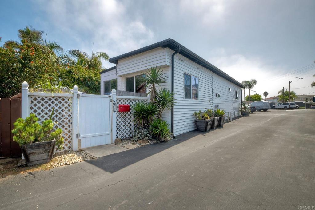 Encinitas, California, 92024, United States, 2 Bedrooms Bedrooms, ,1 BathroomBathrooms,Residential,For Sale,1951594