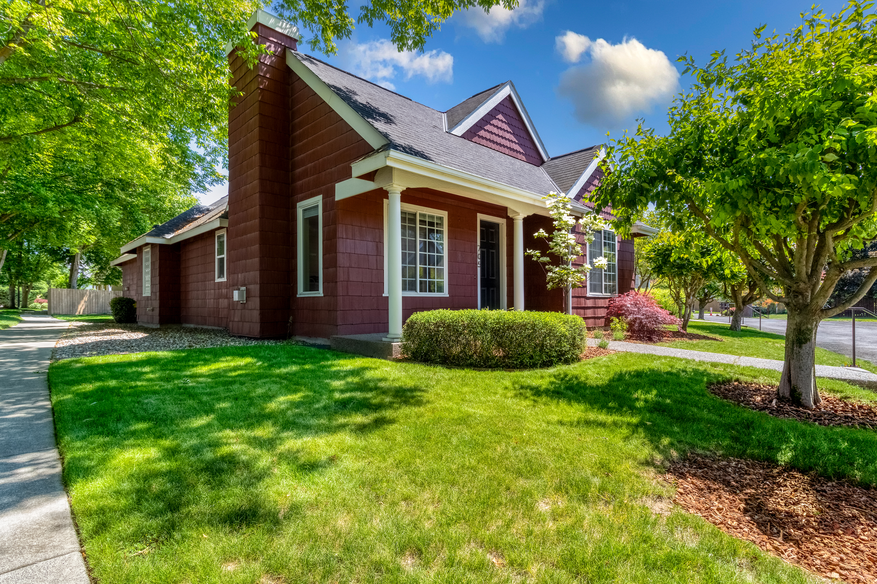  705 SE Creekside Drive - 物件實景