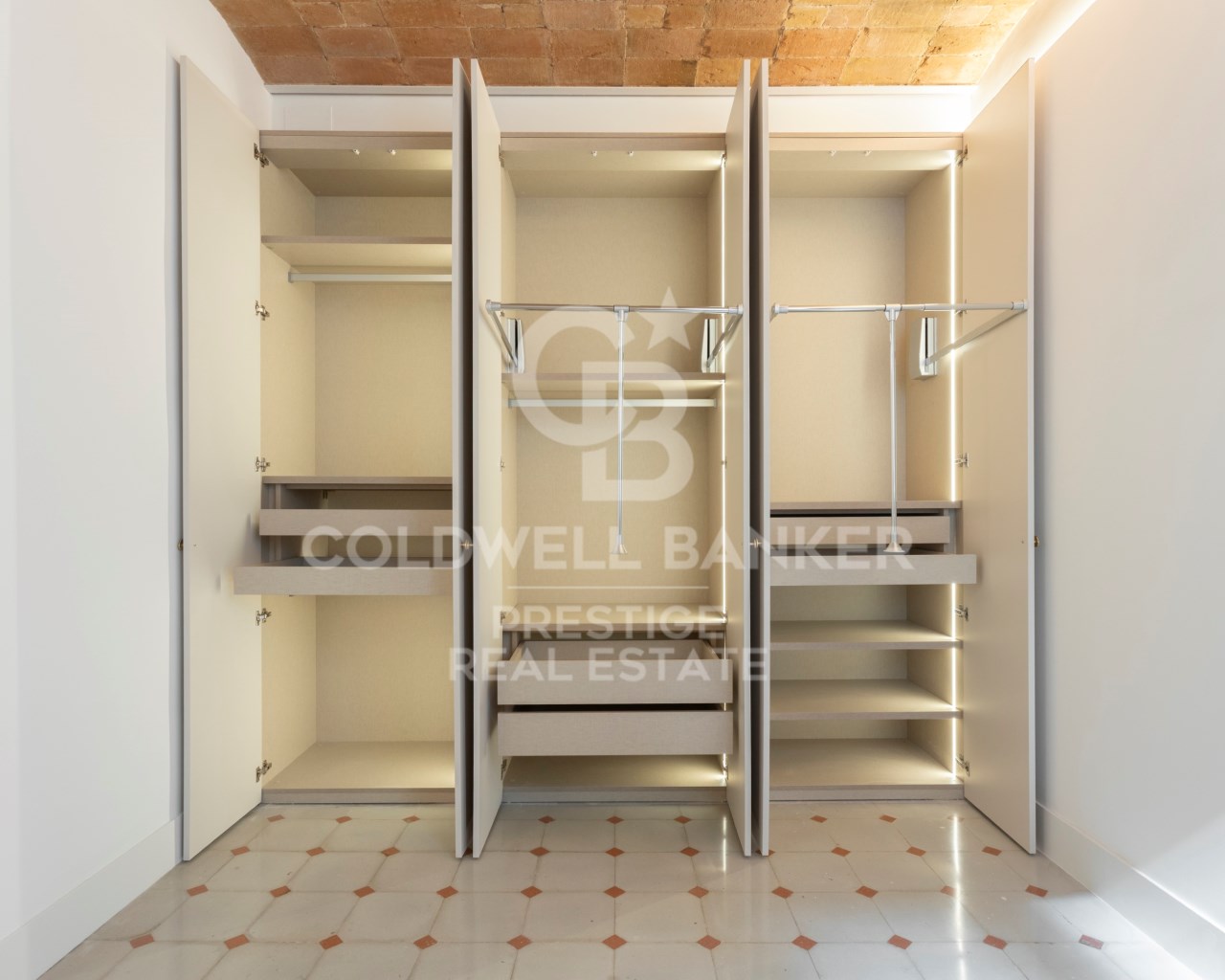 Barcelona, Catalonia, ES, 3 Bedrooms Bedrooms, ,2 BathroomsBathrooms,Residential,For Sale,1794686