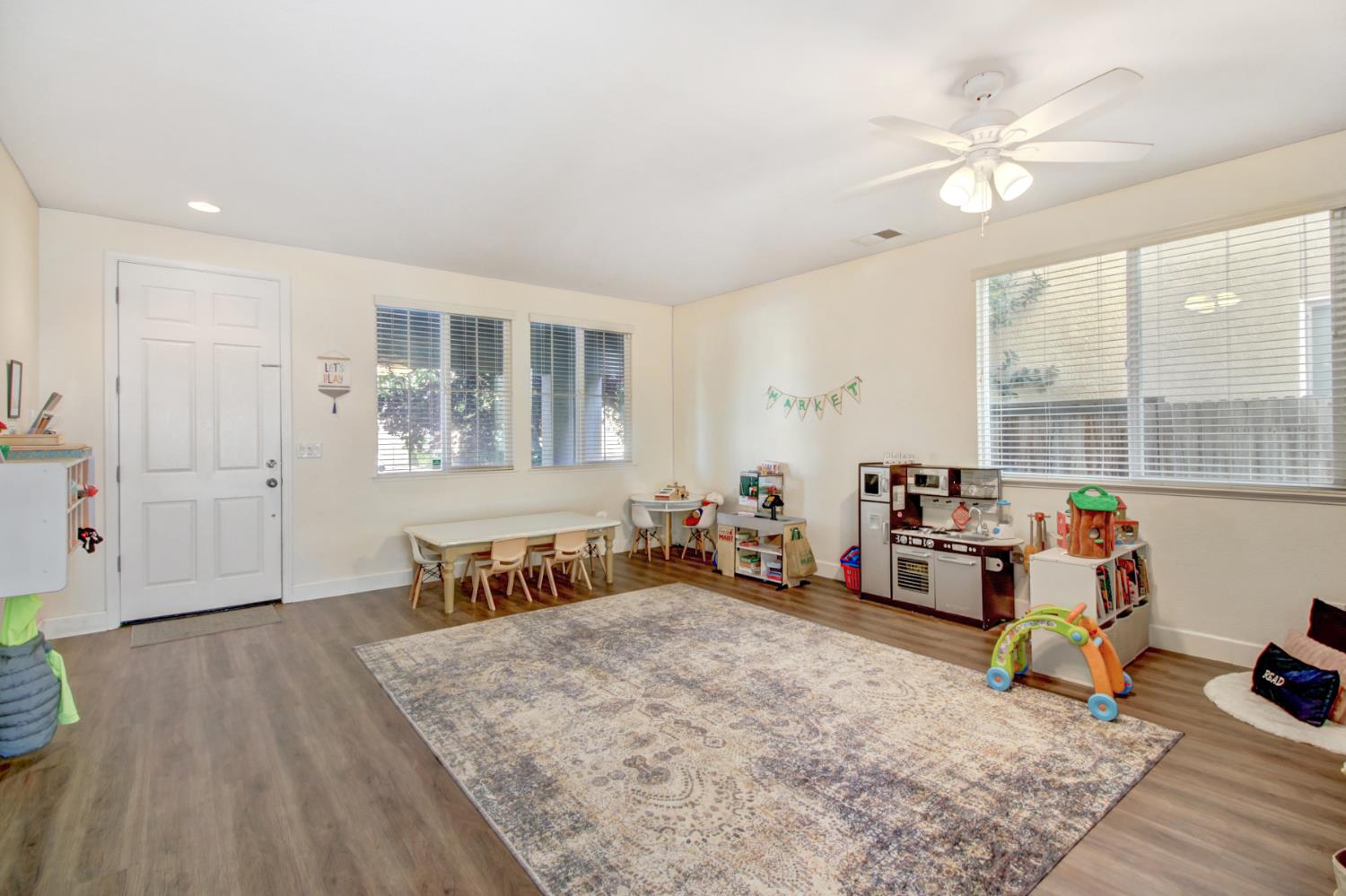 Lincoln, California, 95648, United States, 4 Bedrooms Bedrooms, ,3 BathroomsBathrooms,Residential,For Sale,1991044