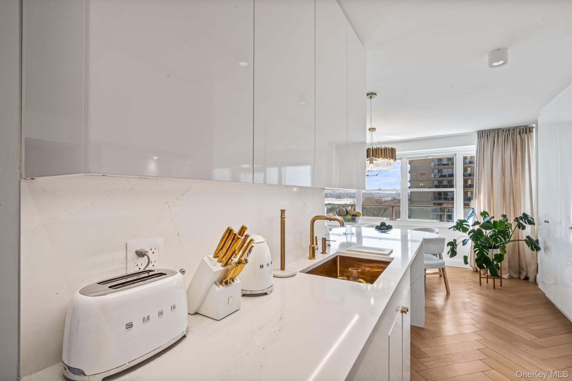Bayside, New York, 11360, United States, 3 Bedrooms Bedrooms, ,2 BathroomsBathrooms,Residential,For Sale,2048394