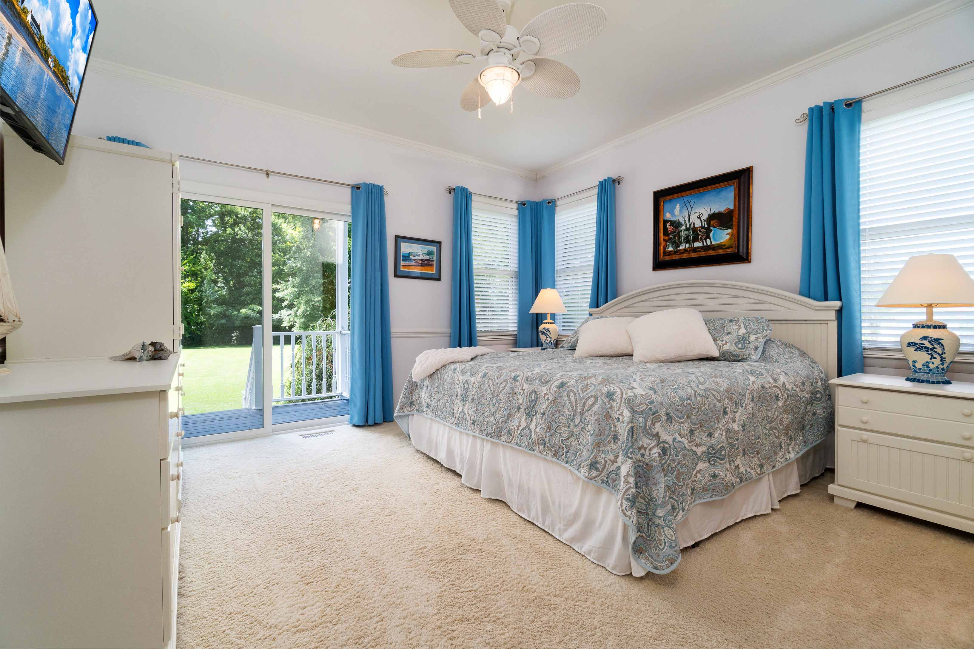 Oriental, North Carolina, 28571, United States, 4 Bedrooms Bedrooms, ,4 BathroomsBathrooms,Residential,For Sale,1944868