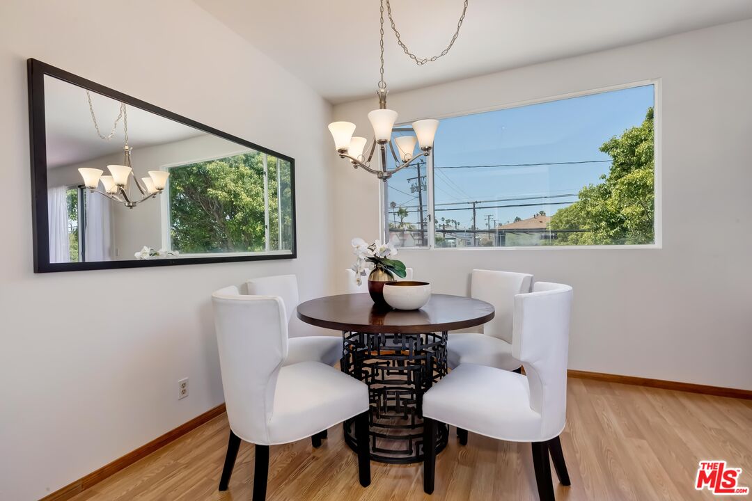 Santa Monica, California, 90403, United States, 2 Bedrooms Bedrooms, ,2 BathroomsBathrooms,Residential,For Sale,2003449