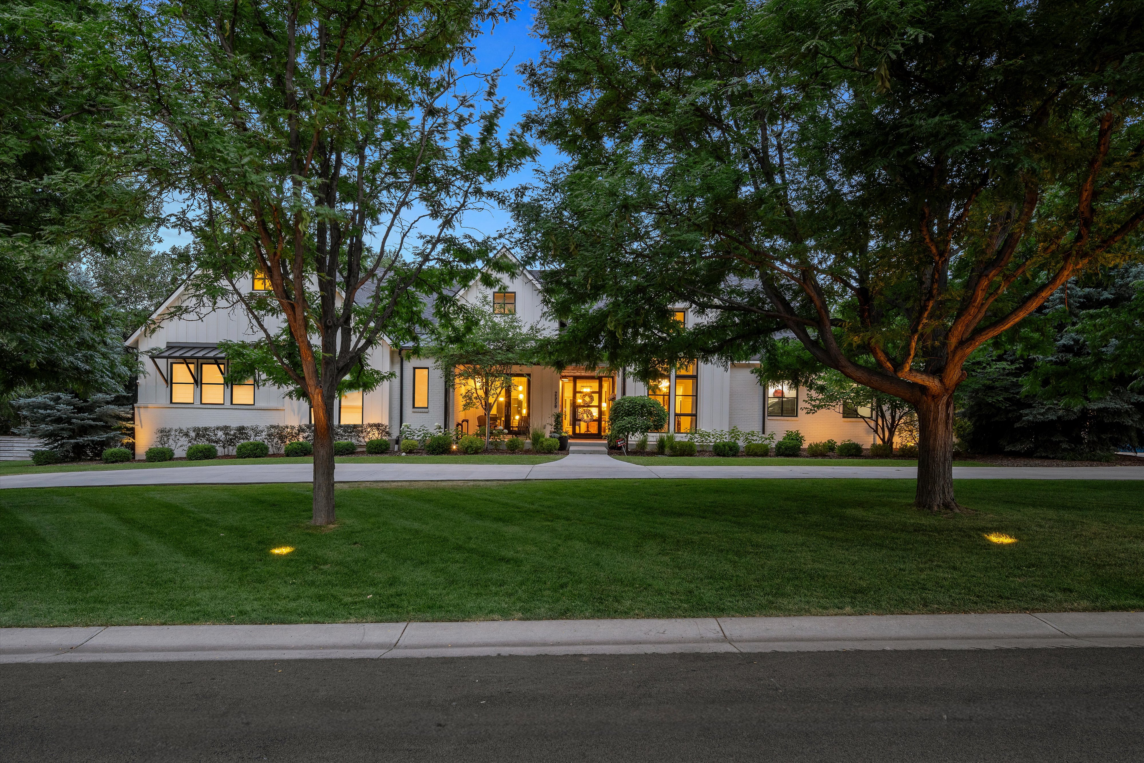  Modern Cherry Hills Masterpiece: Rare Main-Floor Luxury - 物件實景