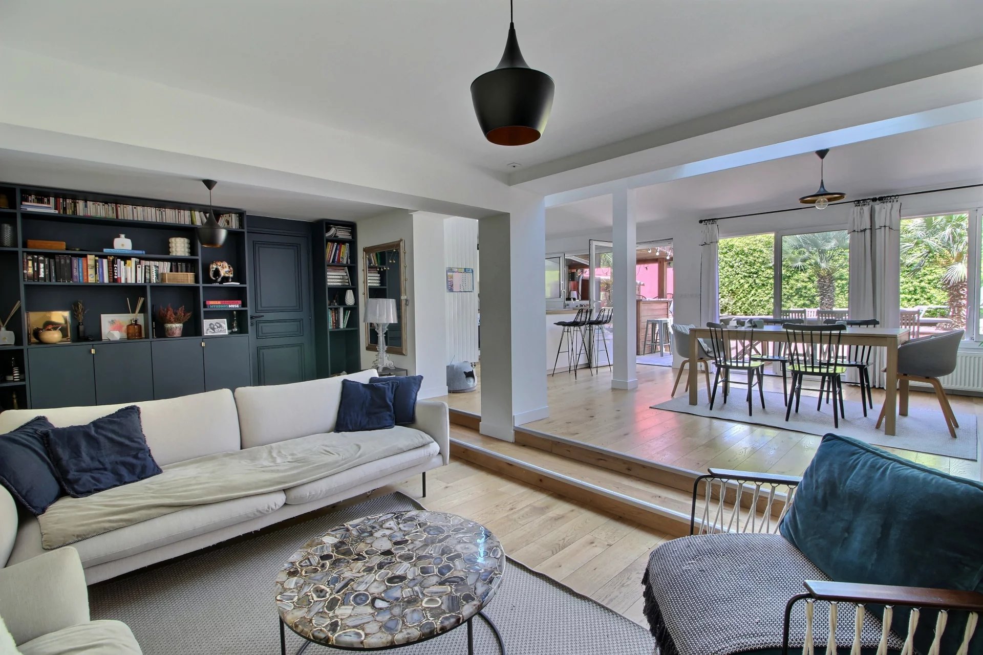 Bordeaux, New Aquitaine, 33000, FR, 4 Bedrooms Bedrooms, ,2 BathroomsBathrooms,Residential,For Sale,1640266