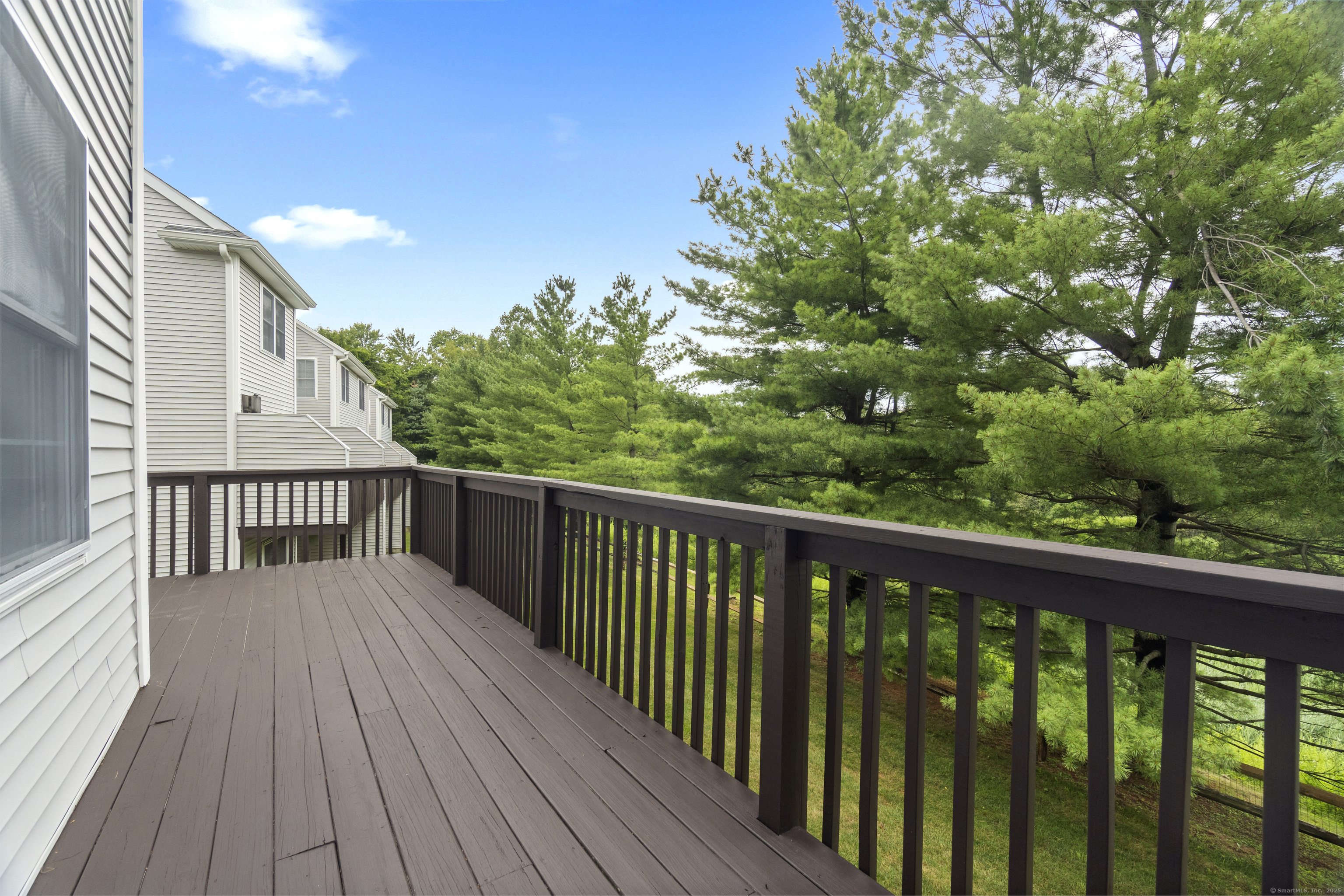 Danbury, Connecticut, 06811, United States, 2 Bedrooms Bedrooms, ,3 BathroomsBathrooms,Residential,For Sale,1932633