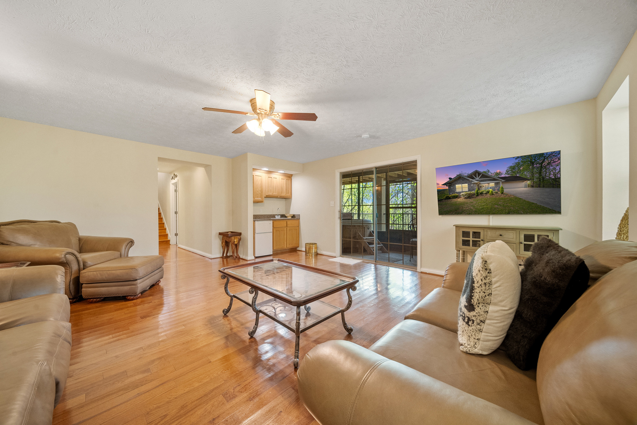 Sevierville, Tennessee, 37862, United States, 3 Bedrooms Bedrooms, ,3 BathroomsBathrooms,Residential,For Sale,1982821