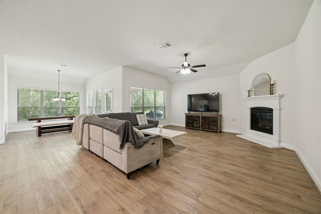 Royse City, Texas, 75189, United States, 4 Bedrooms Bedrooms, ,3 BathroomsBathrooms,Residential,For Sale,1898929