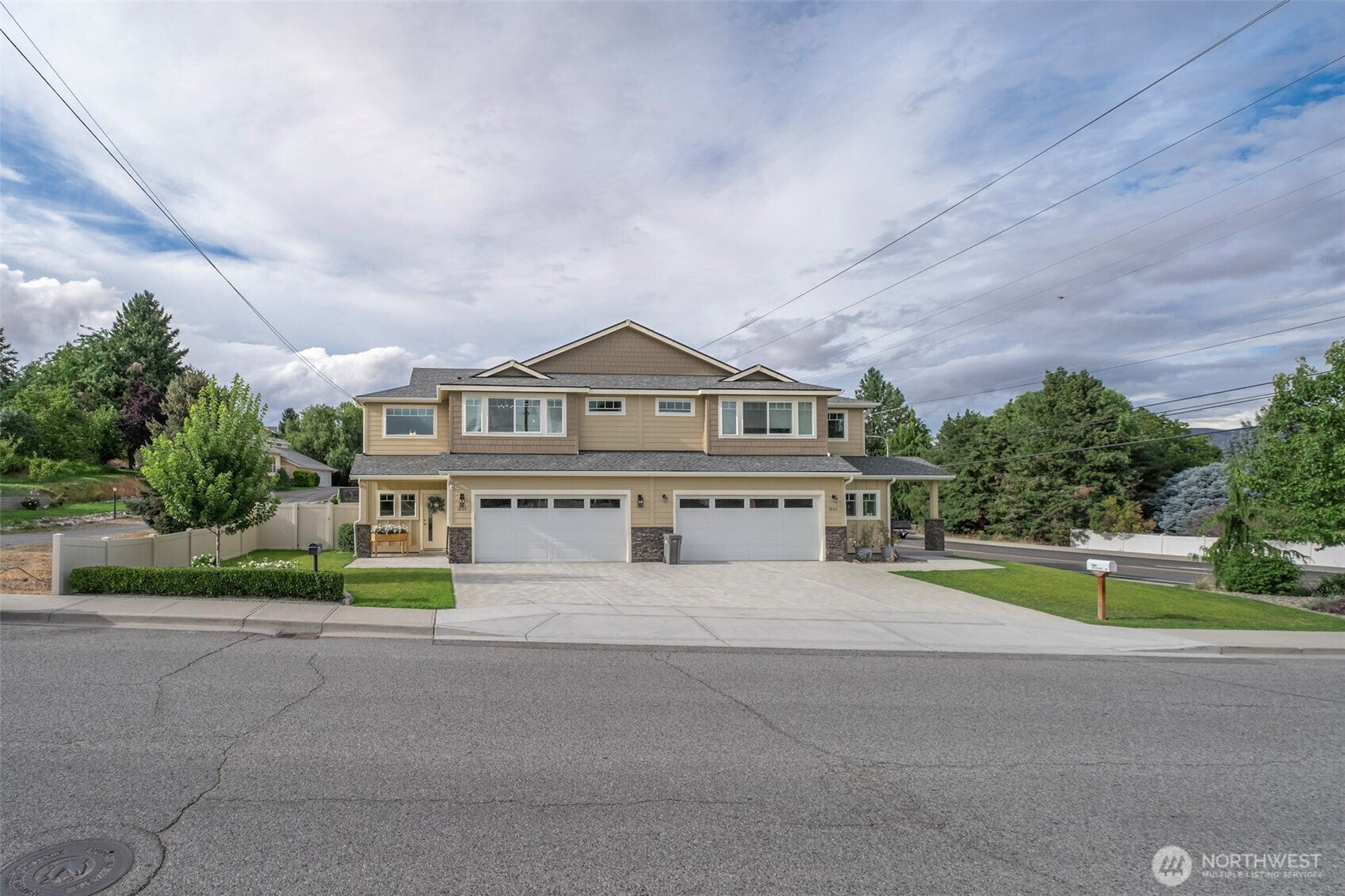 Wenatchee, Washington, 98801, United States, 3 Bedrooms Bedrooms, ,3 BathroomsBathrooms,Residential,For Sale,1911127