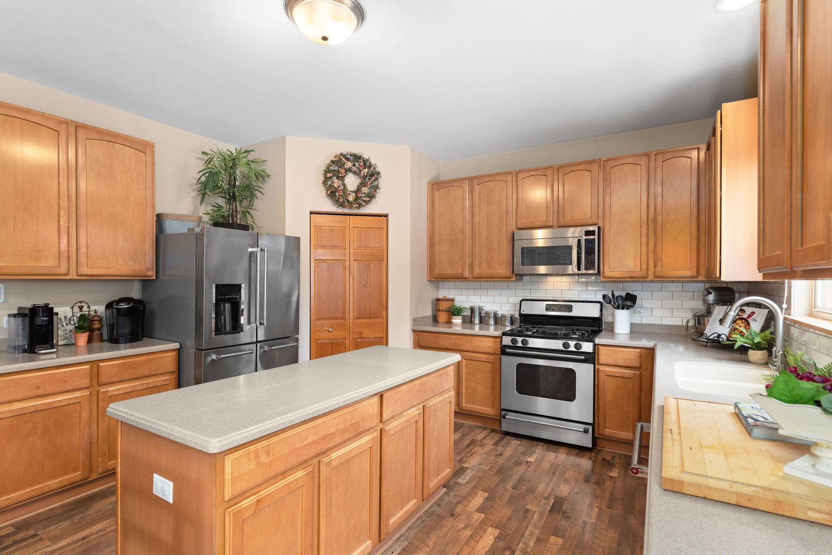Round Lake, Illinois, 60073, United States, 4 Bedrooms Bedrooms, ,3 BathroomsBathrooms,Residential,For Sale,1938546
