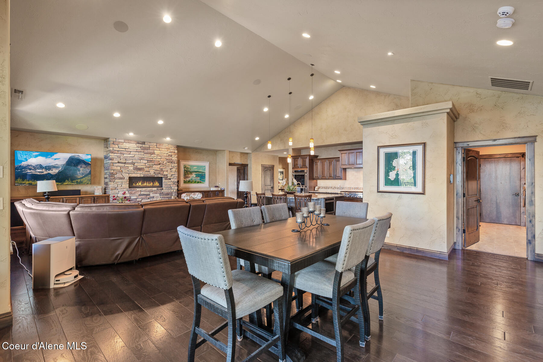 Coeur d'Alene, Idaho, 83814, United States, 5 Bedrooms Bedrooms, ,5 BathroomsBathrooms,Residential,For Sale,2014793