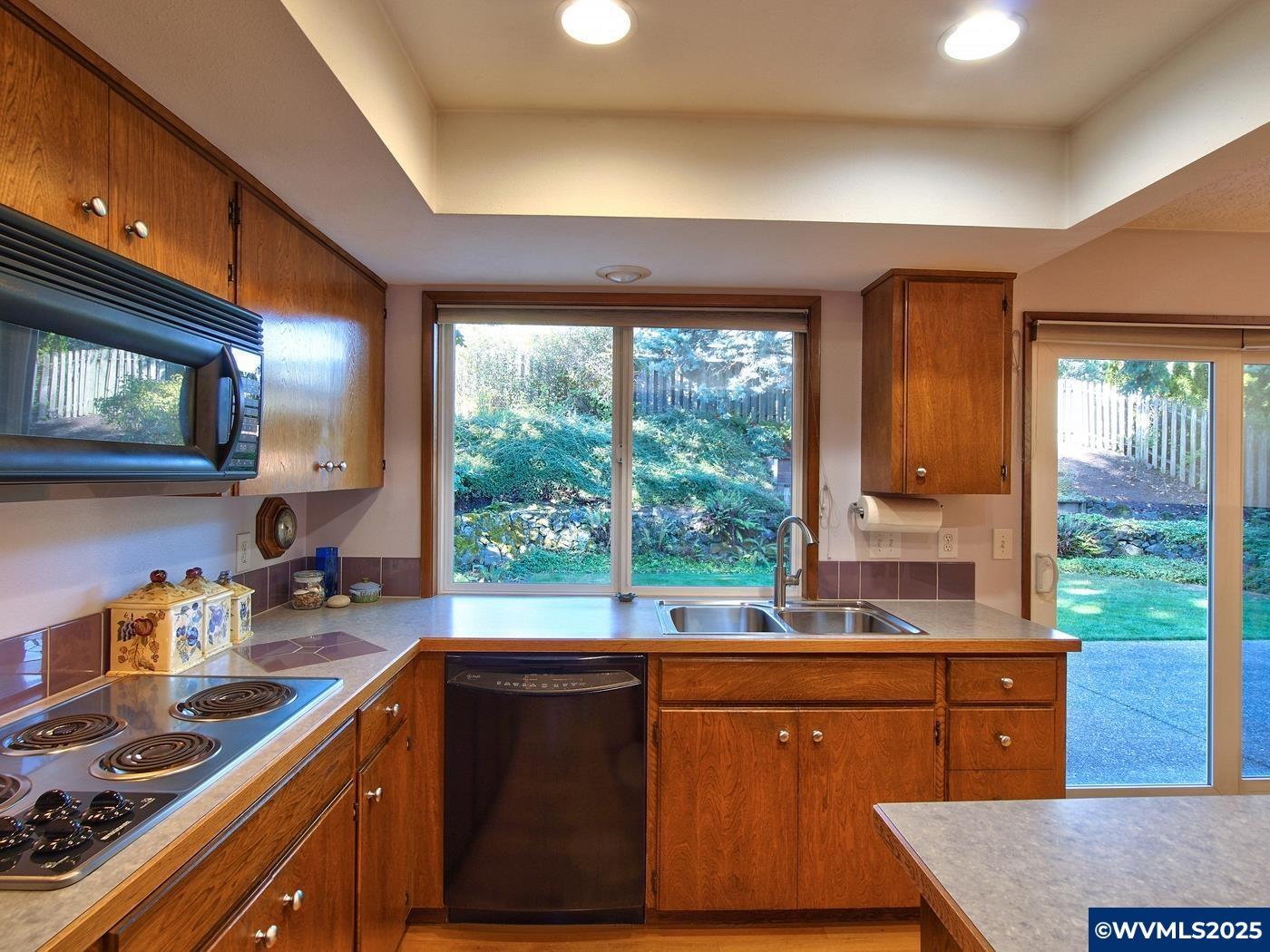 Portland, Oregon, 97229, United States, 4 Bedrooms Bedrooms, ,3 BathroomsBathrooms,Residential,For Sale,1958422