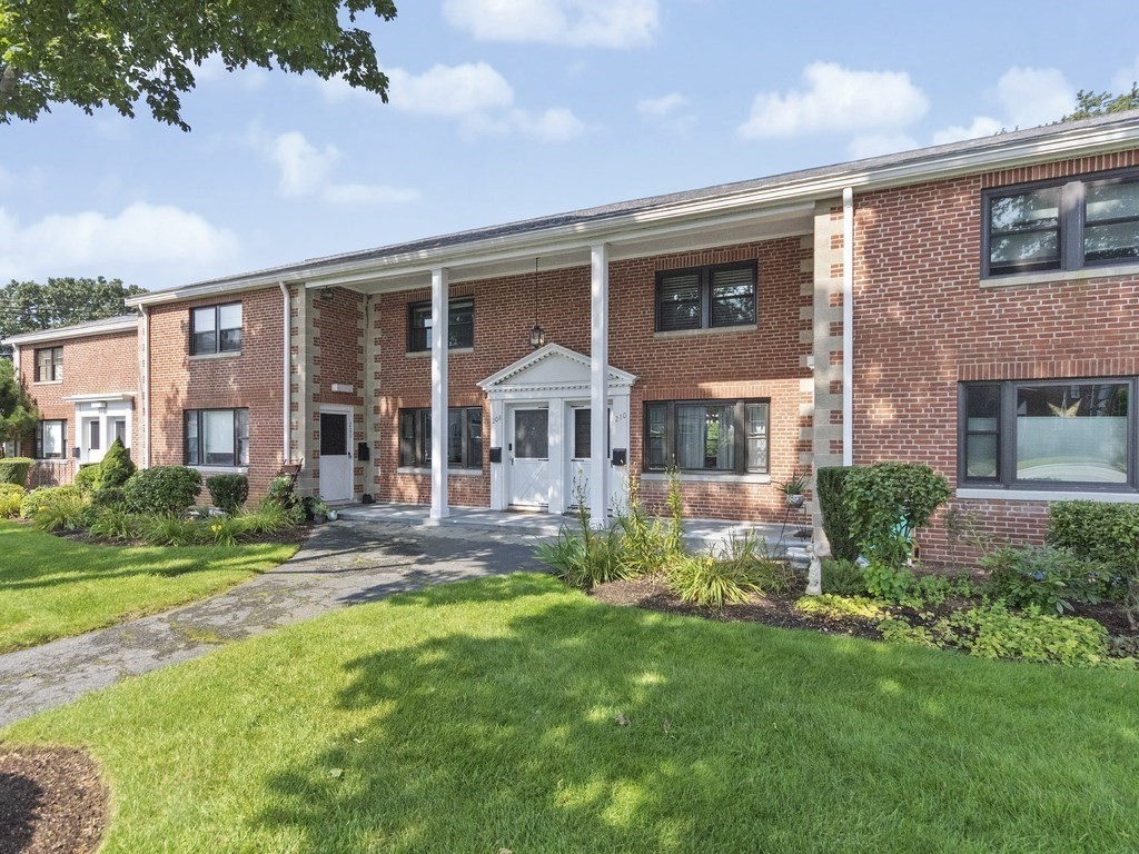 Waltham, Massachusetts, 02452, United States, 2 Bedrooms Bedrooms, ,2 BathroomsBathrooms,Residential,For Sale,1902655