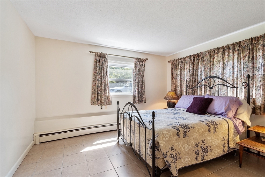 Gloucester, Massachusetts, 01930, United States, 4 Bedrooms Bedrooms, ,2 BathroomsBathrooms,Residential,For Sale,1992887