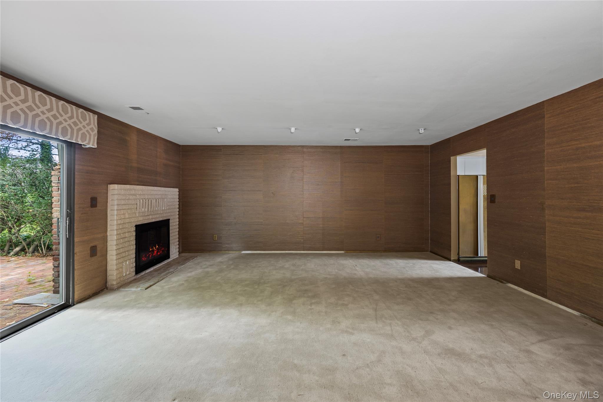 Huntington Station, New York, 11746, United States, 2 Bedrooms Bedrooms, ,2 BathroomsBathrooms,Residential,For Sale,1981328