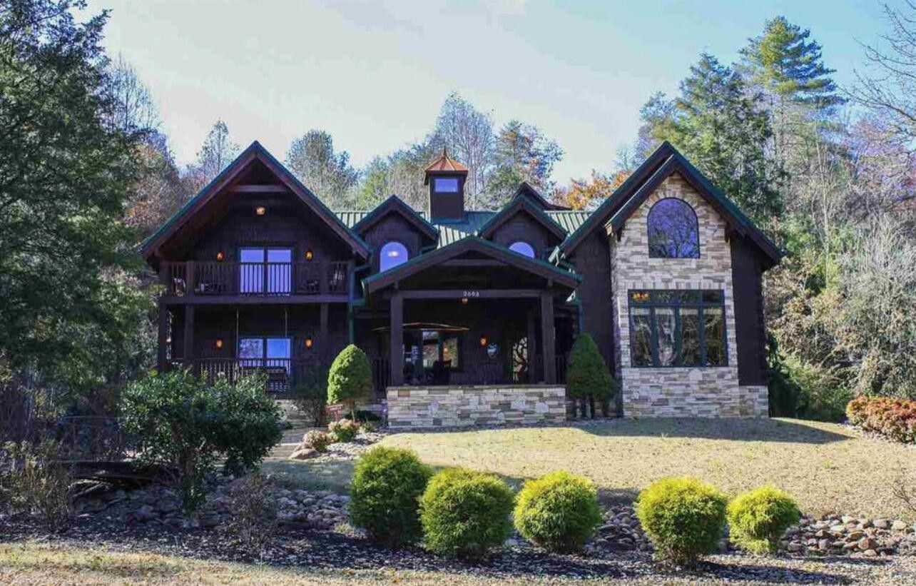 Sevierville, Tennessee, 37862, United States, 2 Bedrooms Bedrooms, ,4 BathroomsBathrooms,Residential,For Sale,1914070
