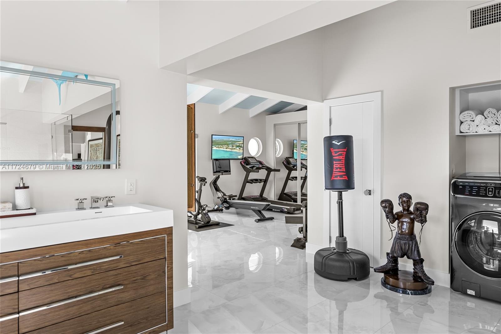 Islamorada, Florida, 33036, United States, 6 Bedrooms Bedrooms, ,4 BathroomsBathrooms,Residential,For Sale,1932543
