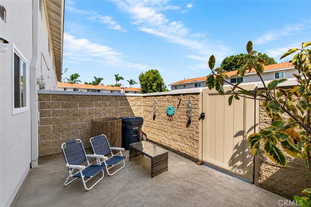 Huntington Beach, California, 92646, United States, 2 Bedrooms Bedrooms, ,2 BathroomsBathrooms,Residential,For Sale,2048347