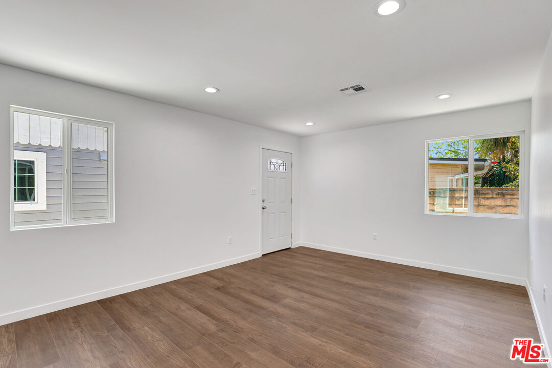 Reseda, California, 91335, United States, 10 Bedrooms Bedrooms, ,Residential,For Sale,1906500