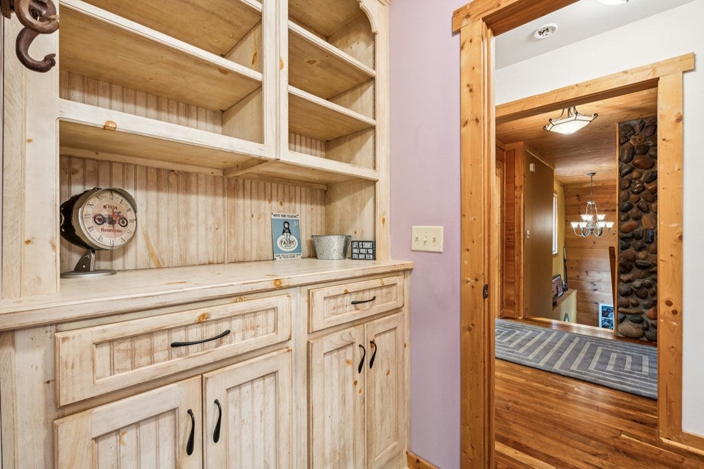 Ellijay, Georgia, 30540, United States, 3 Bedrooms Bedrooms, ,4 BathroomsBathrooms,Residential,For Sale,1952402