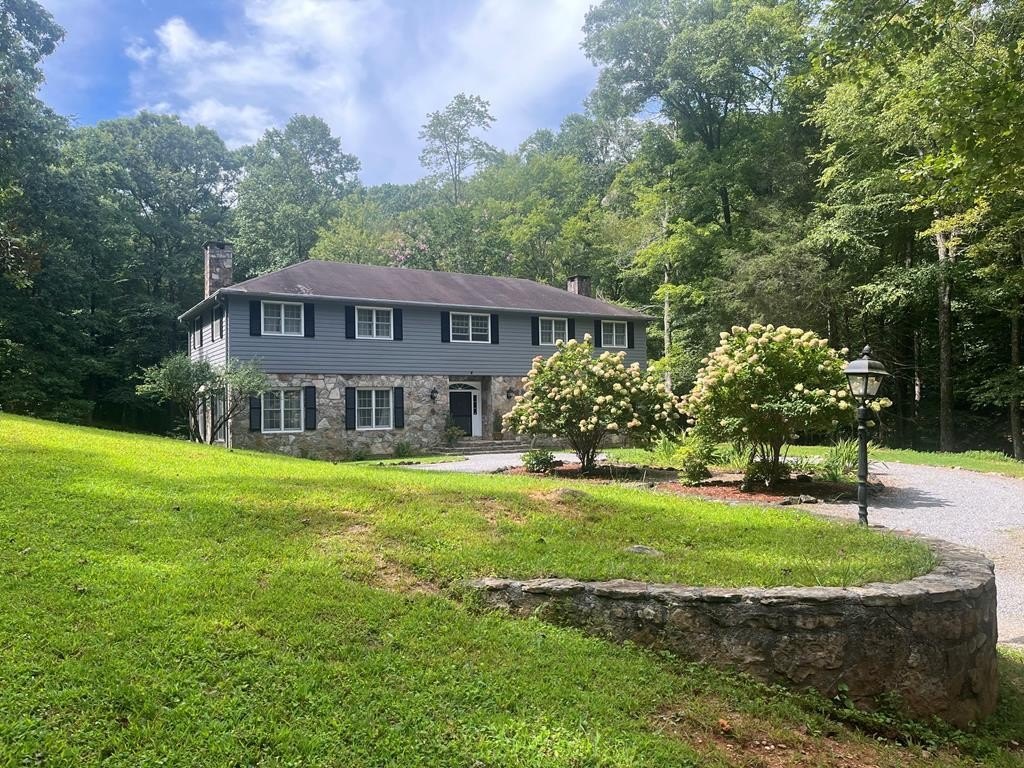Hiawassee, Georgia, 30546, United States, 3 Bedrooms Bedrooms, ,4 BathroomsBathrooms,Residential,For Sale,1981335