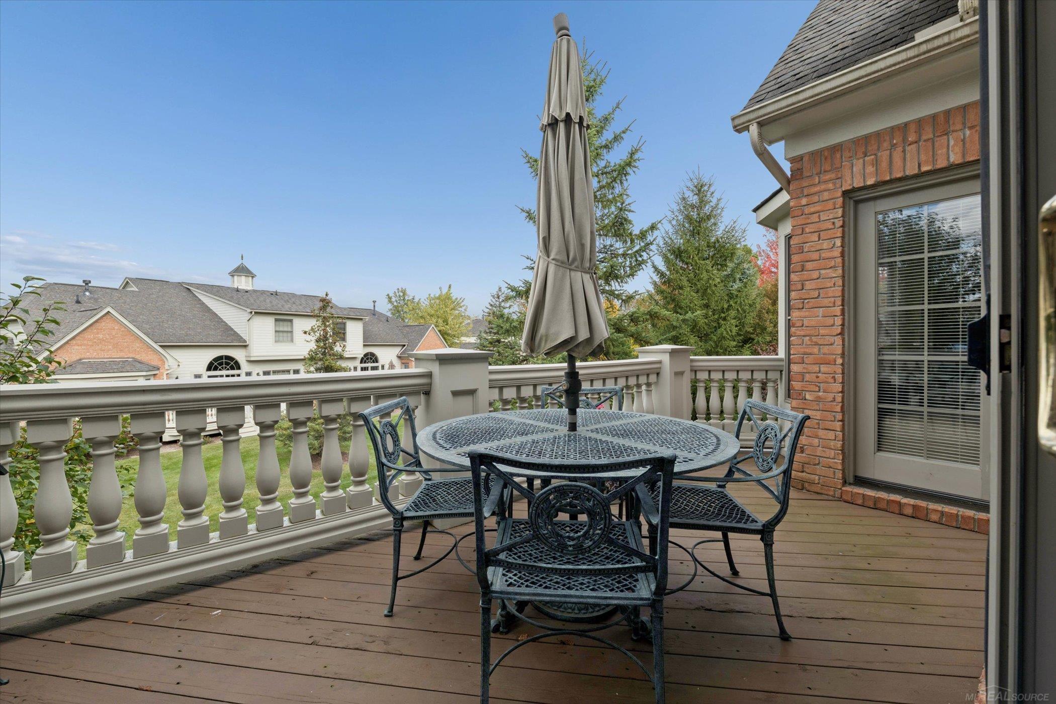 Oakland Twp, Michigan, 48306, United States, 2 Bedrooms Bedrooms, ,4 BathroomsBathrooms,Residential,For Sale,1984320